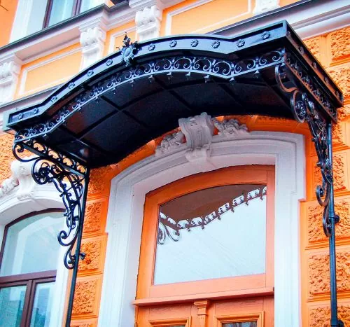 Козырёк над входом KK28 в Москве и Московской области