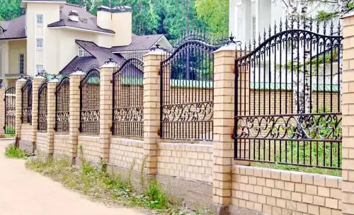 Кованый забор Персей в Москве и Московской области