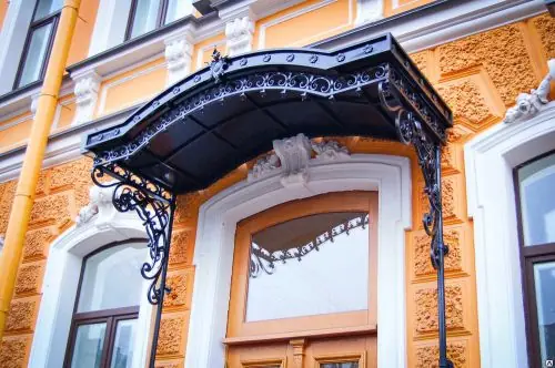 Козырёк над входом KK7 в Москве и Московской области