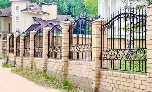 Кованый забор Персей в Москве и Московской области