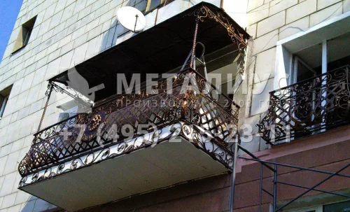 Козырёк над балконом K18 в Москве и Московской области