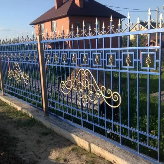 Работа 6844. Синий забор с золотой патиной