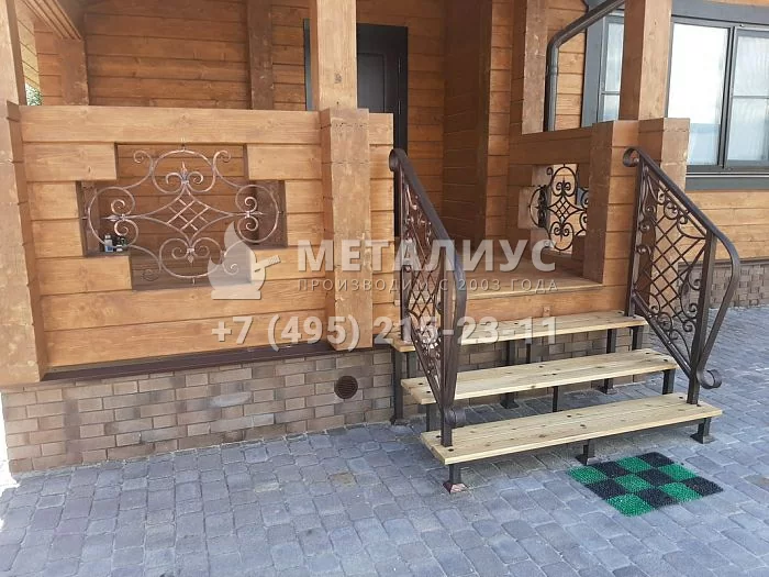 Работа №2145. Кованые решётки и перила в брусовой дом