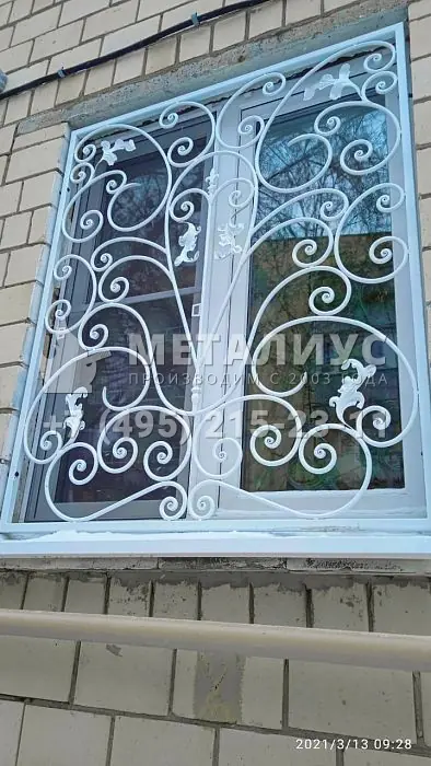 Работа 705  Яркие кованные решетки на окнах на ул.Щукинская