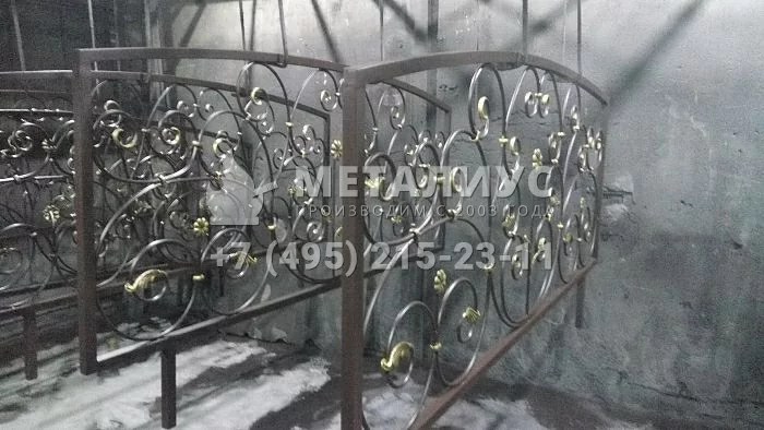 Работа 923. Бамбук в кованых ограждениях
