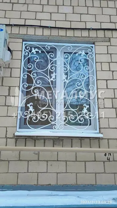 Работа 705  Яркие кованные решетки на окнах на ул.Щукинская