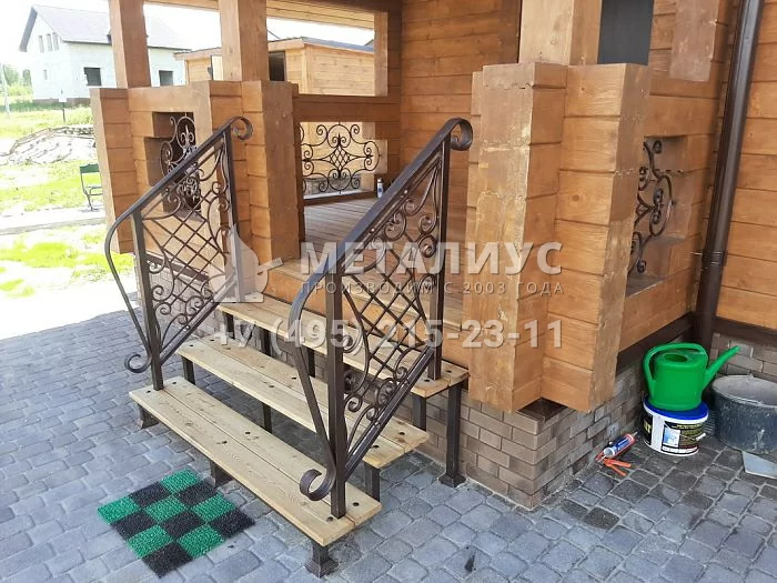 Работа №2145. Кованые решётки и перила в брусовой дом