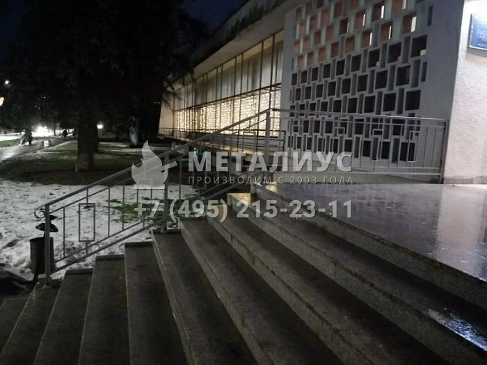 Работа №2409. Дубна, перила у ресторана