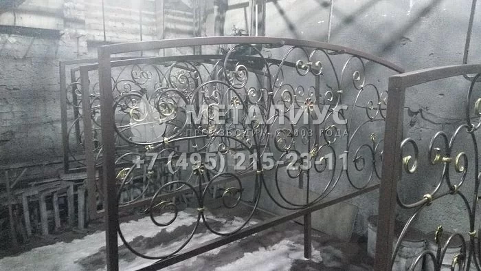 Работа 923. Бамбук в кованых ограждениях