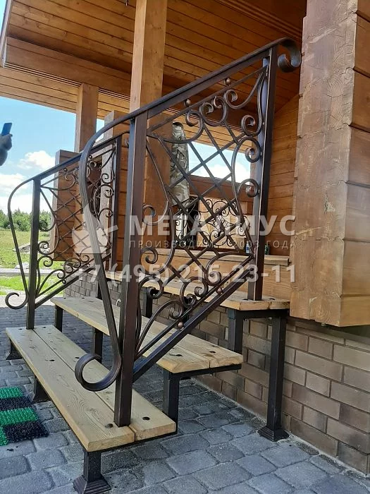 Работа №2145. Кованые решётки и перила в брусовой дом