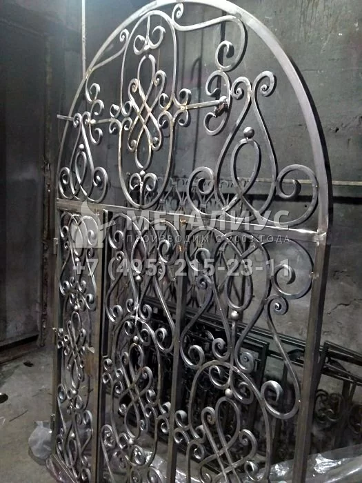 Работа 1992. Кованая входная группа, дом в КП Новорижский