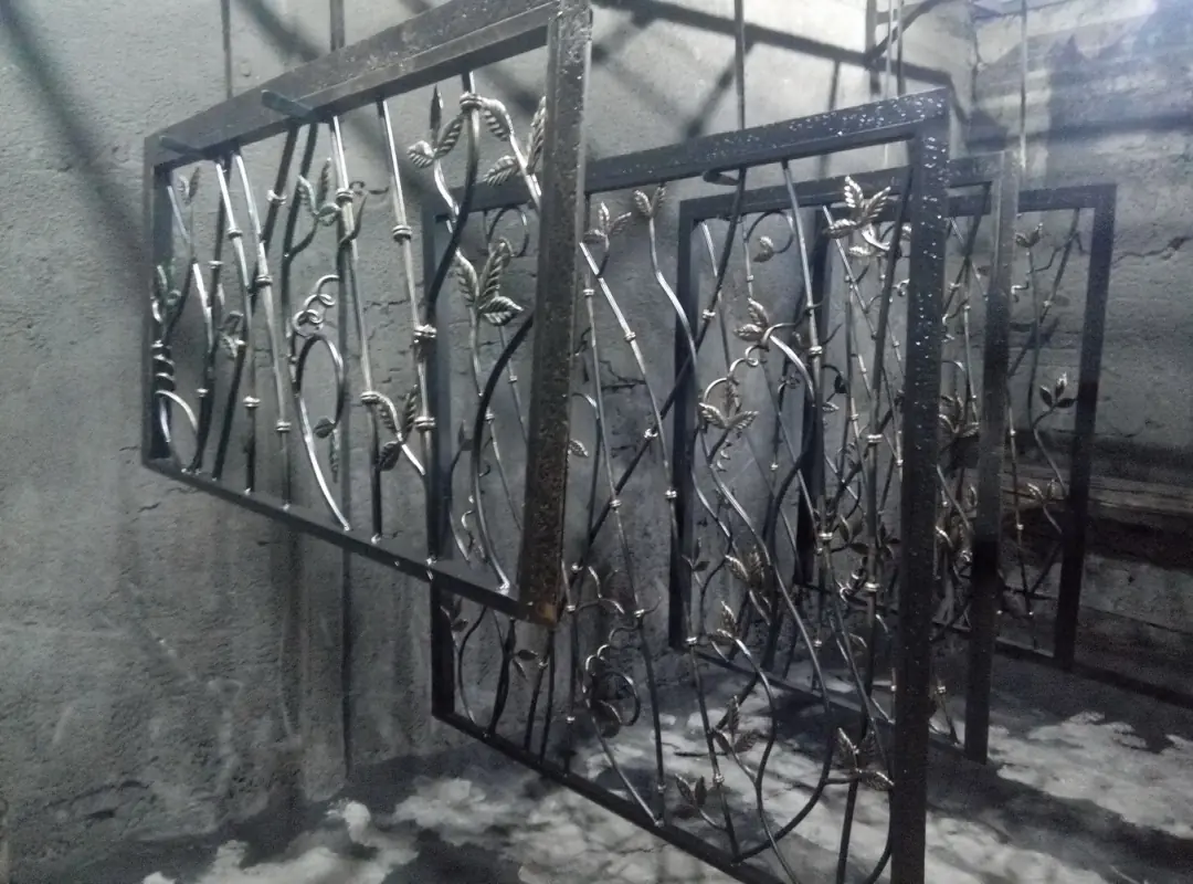 Работа 923. Бамбук в кованых ограждениях