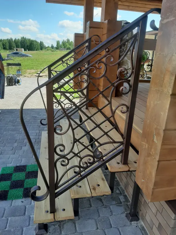 Работа №2145. Кованые решётки и перила в брусовой дом