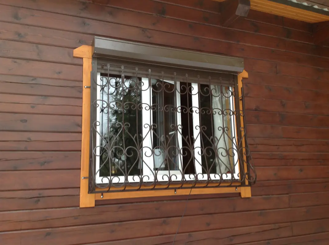 Работа 2235. Дутые решетки на брусовом доме, Новорижское ш.
