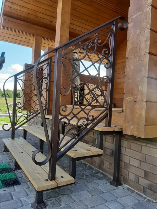 Работа №2145. Кованые решётки и перила в брусовой дом