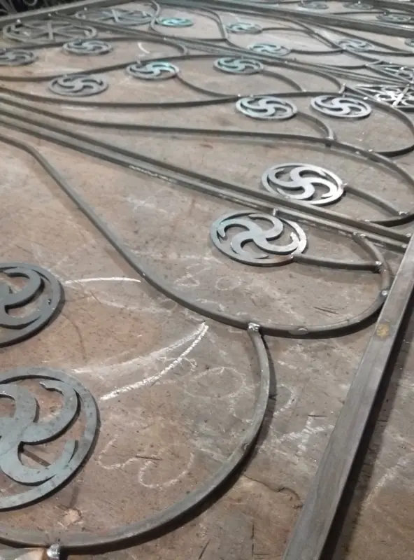 Работа 1771. Стилизованные решетки для магазина