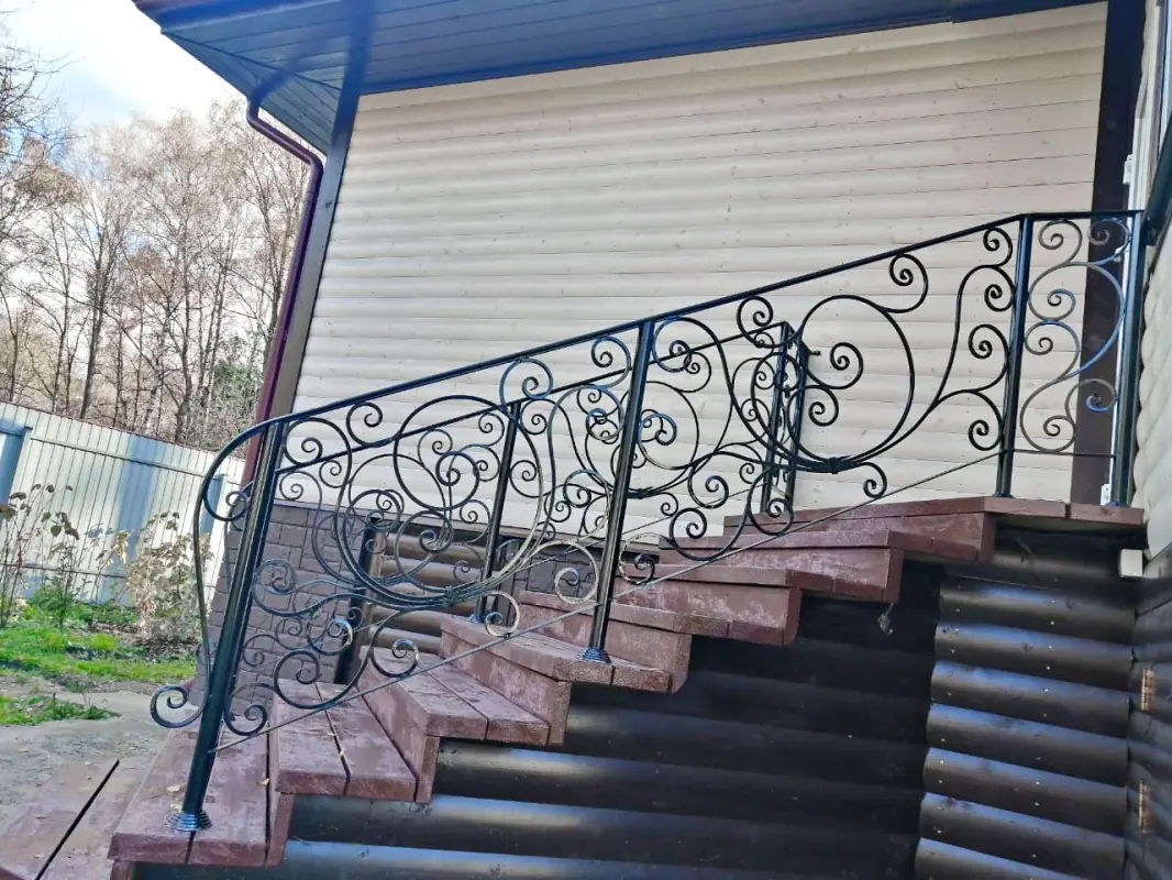 Работа 697 Эксклюзивные кованные перила на крыльцо в д. Совельево