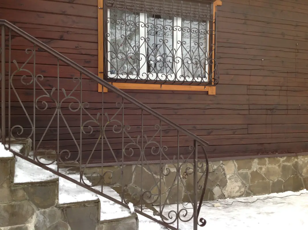 Работа 2235. Дутые решетки на брусовом доме, Новорижское ш.