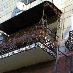 Козырёк над балконом K18 в Москве и Московской области