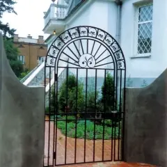 Кованые решётки  Феликс в Москве и Московской области