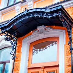 Козырёк над входом KK28 в Москве и Московской области